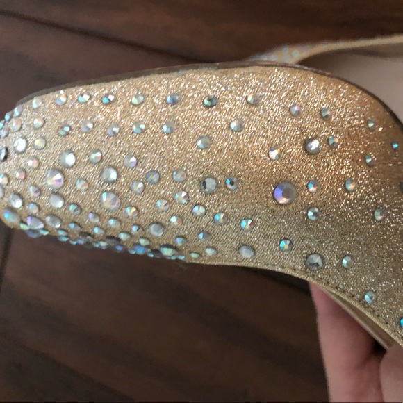 Gold, shimmery, glittery high heeled shoe - Picture 3 of 6